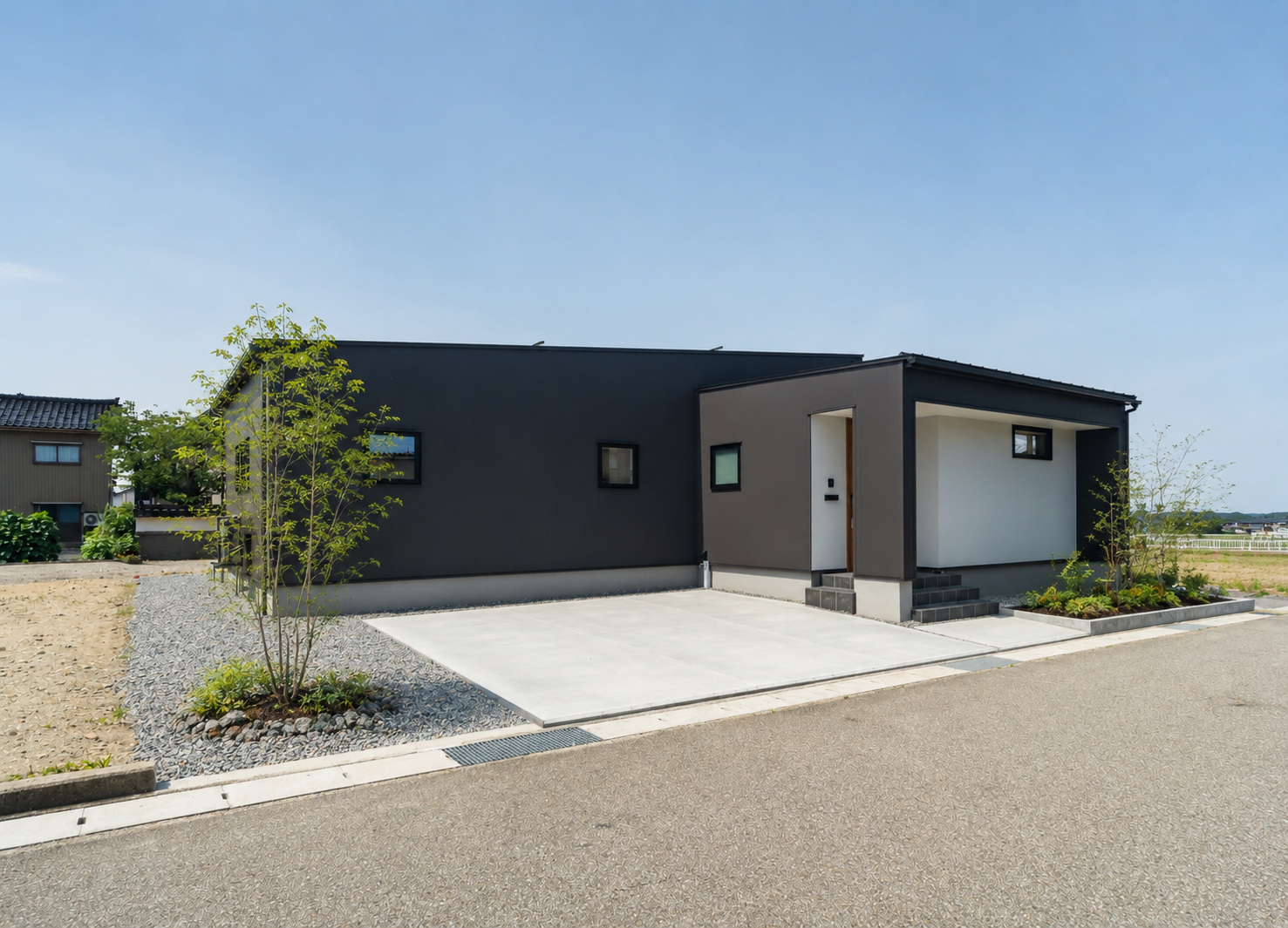 南向きLDKと囲い庭。穏やかに暮らす、3LDK平屋の住まい