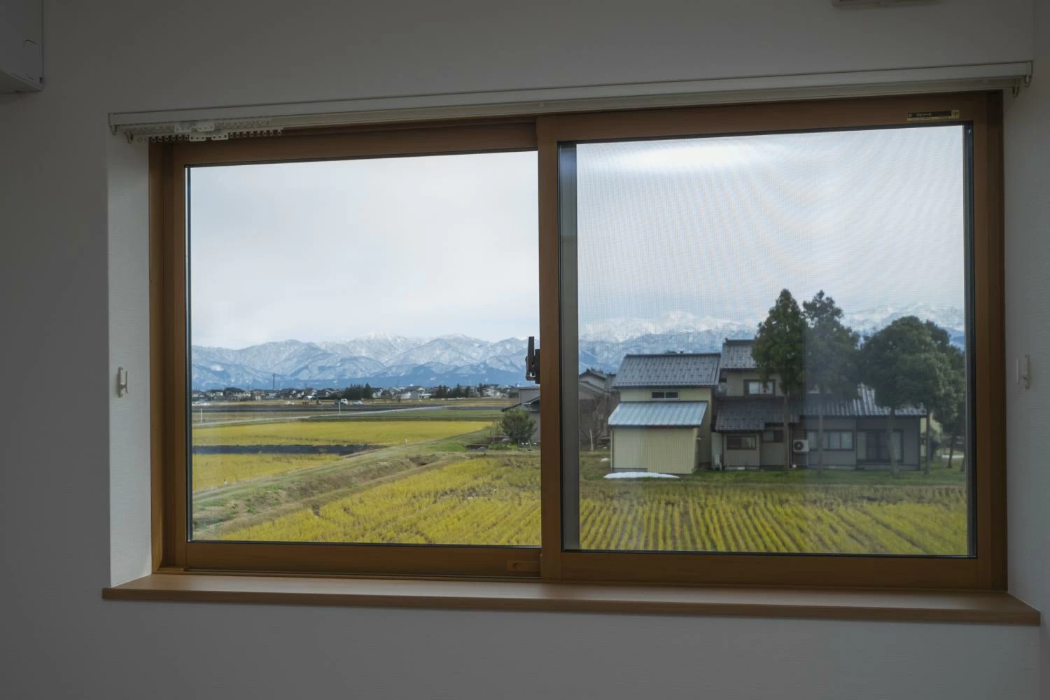 窓からは雄大な立山連峰が臨めます