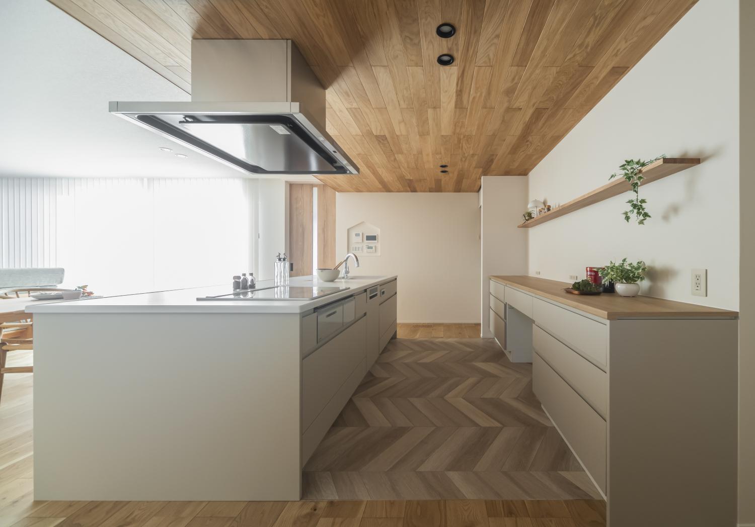 通路はゆとりをもたせた1.1m幅で設計。すれ違いも余裕です