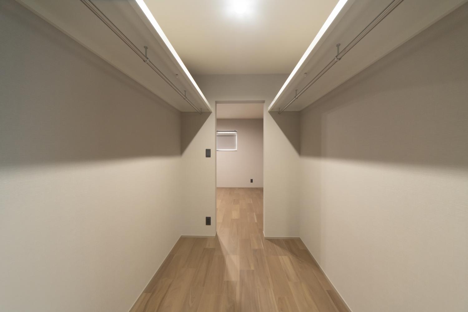 ランドリールーム横のファミクロは、主寝室と繋がっている