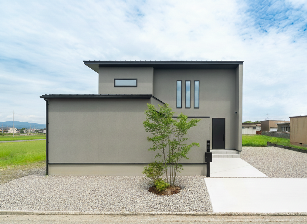 色味を抑えた無機質モダンの家