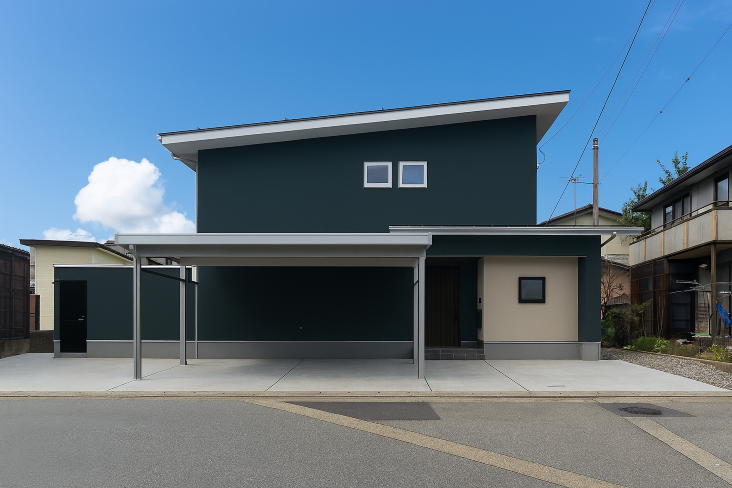 大きな庭と勾配天井が気持ちいい住まい