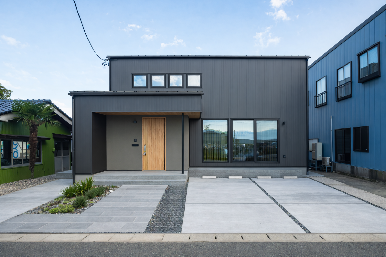 和の空気をまとうモダンハウス